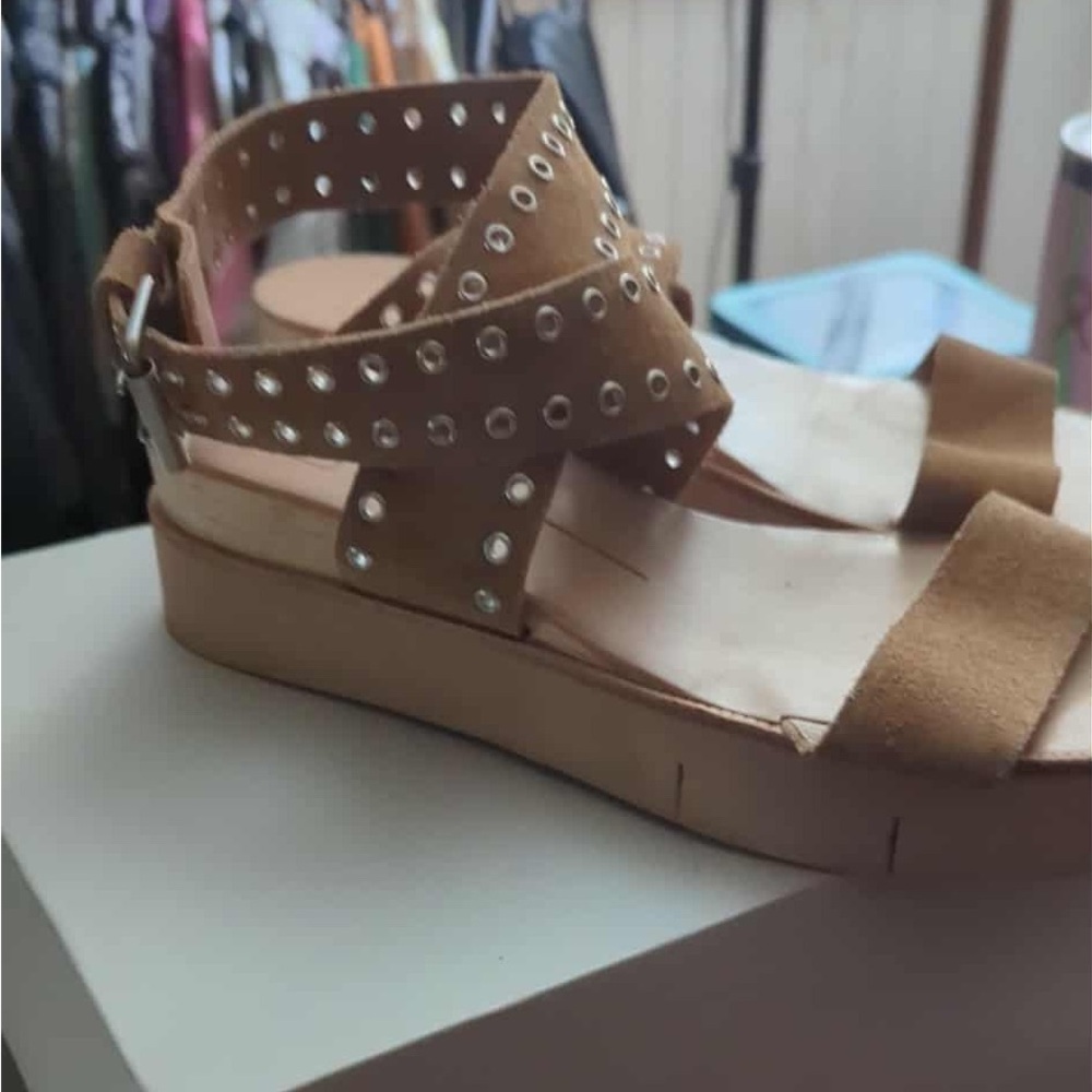🌟 Dolce Vita Studded Ankle Strap Sandals | Tan Suede | Size 8 🌟 - Picture 2 of 3